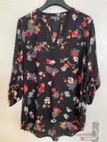 schwarz geblümten Long Bluse, Größe 44, von C&A, 100 % Polyester Berlin - Karlshorst Vorschau