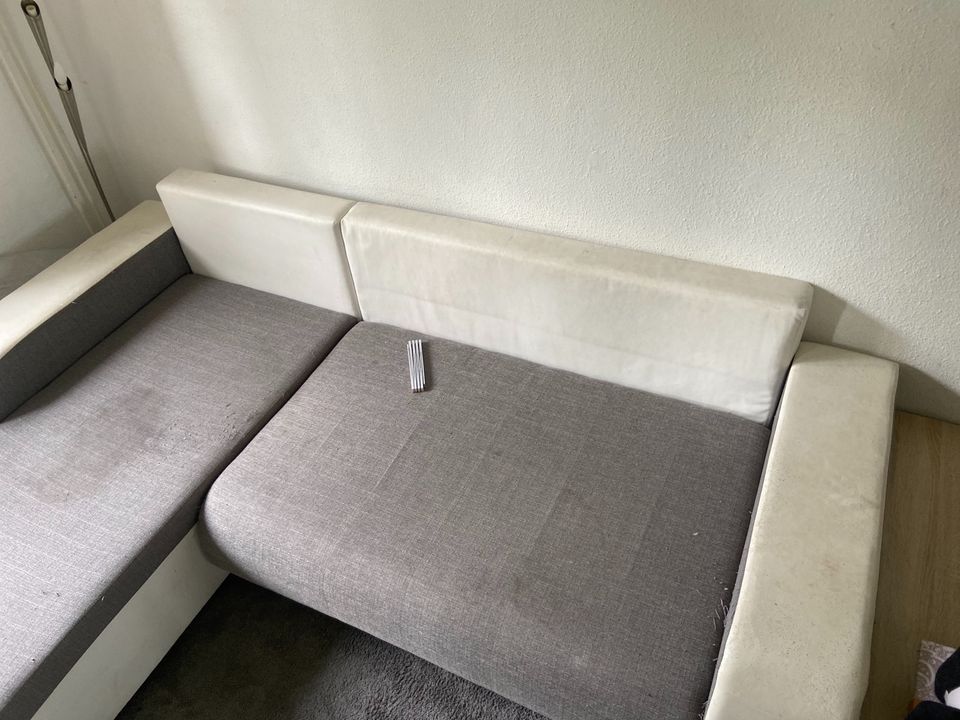 Couch Sofa mit Schlafmöglichkeit und Stauraum in Leipzig