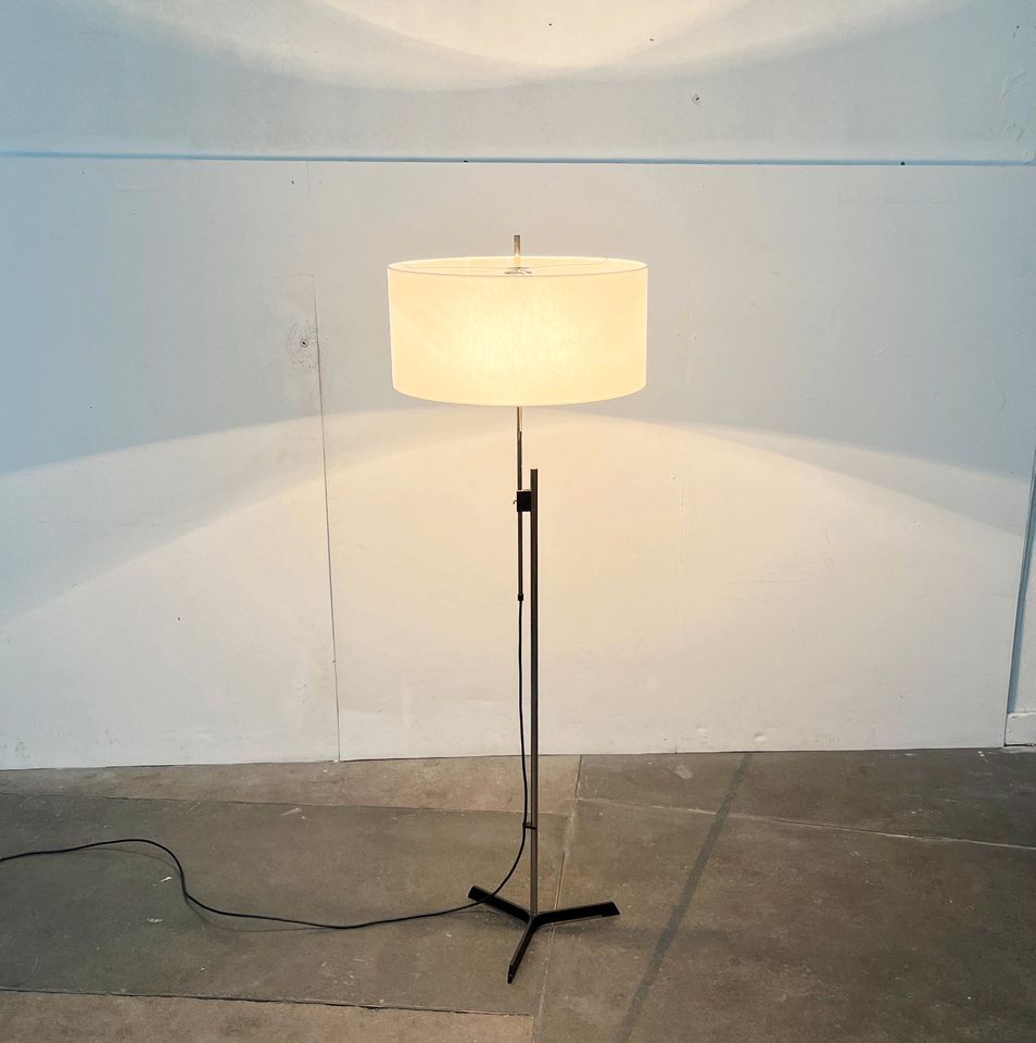 Mid Century Minimalist Tripod Floor Lamp Stehleuchte 60er 70er in Hamburg