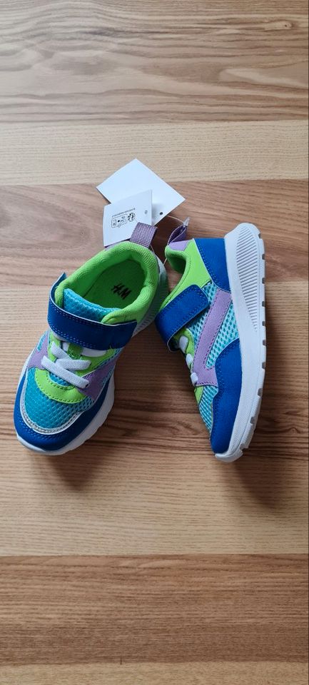 Sneaker H&M Gr. 30 Neu! in München