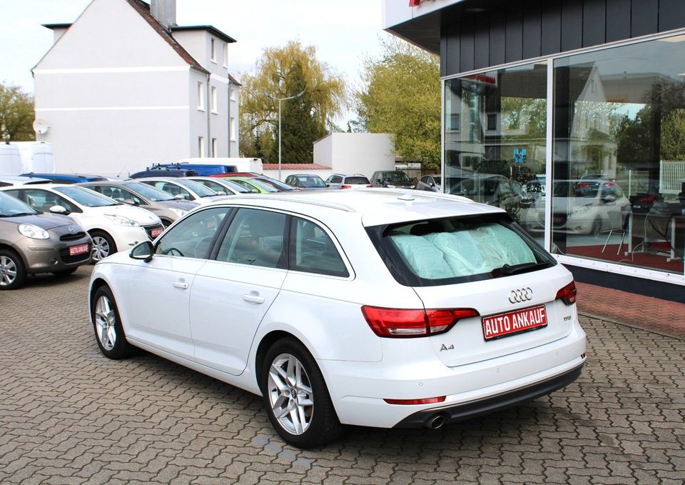 Audi A4 Avant sport Automatik Navi  Bi Xenon in Burg