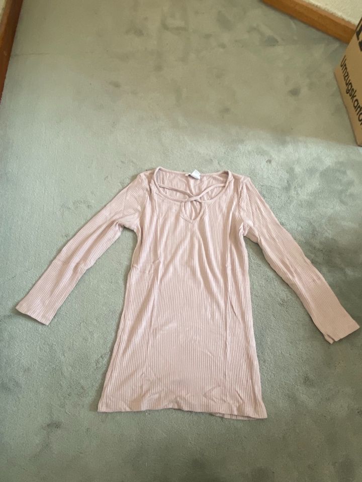 Verschiedene Tops Pullover Zara vero Moda Nike XS S in Neusäß