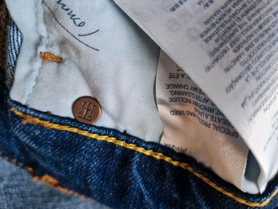 Tommy Hilfiger Shorts Jeans Modell Oslo Gr. 28 Boyfriend neu in Abtsgmünd