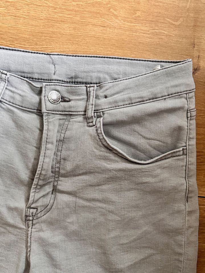 Jeansshorts, Shorts, Jeans, H & M, Gr. 170, grau in Wangerland