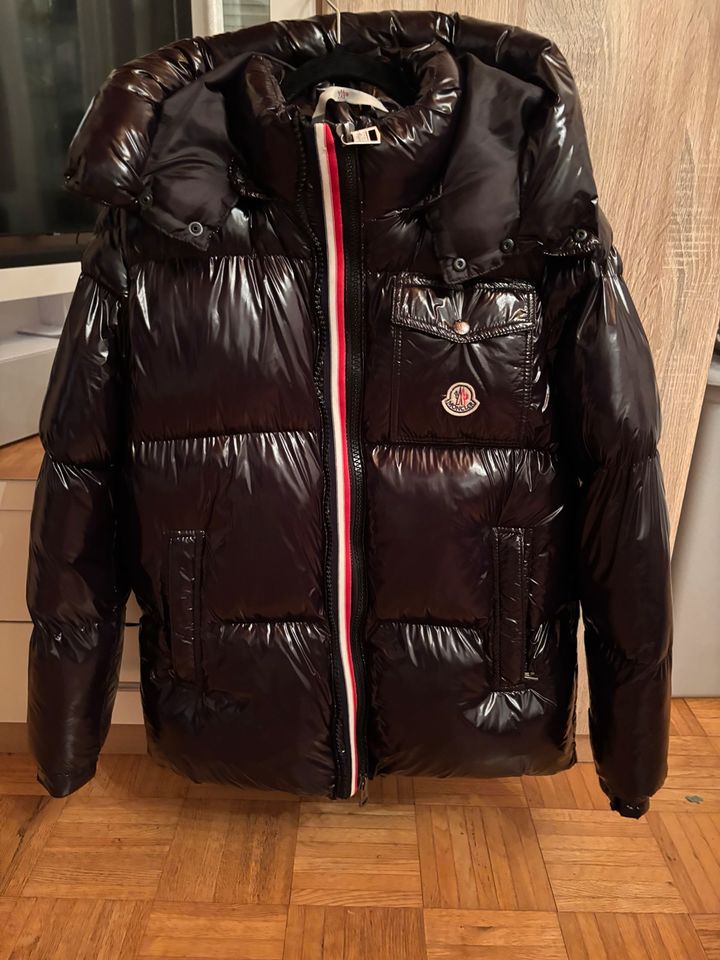 Moncler Jacke in Dessau-Roßlau