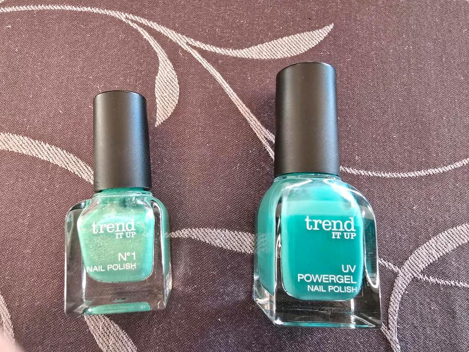 2x Nagellack türkis in Karben