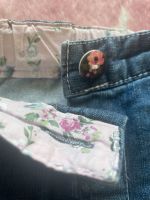 Jeans 92 mit Blumenknopf Stuttgart - Botnang Vorschau