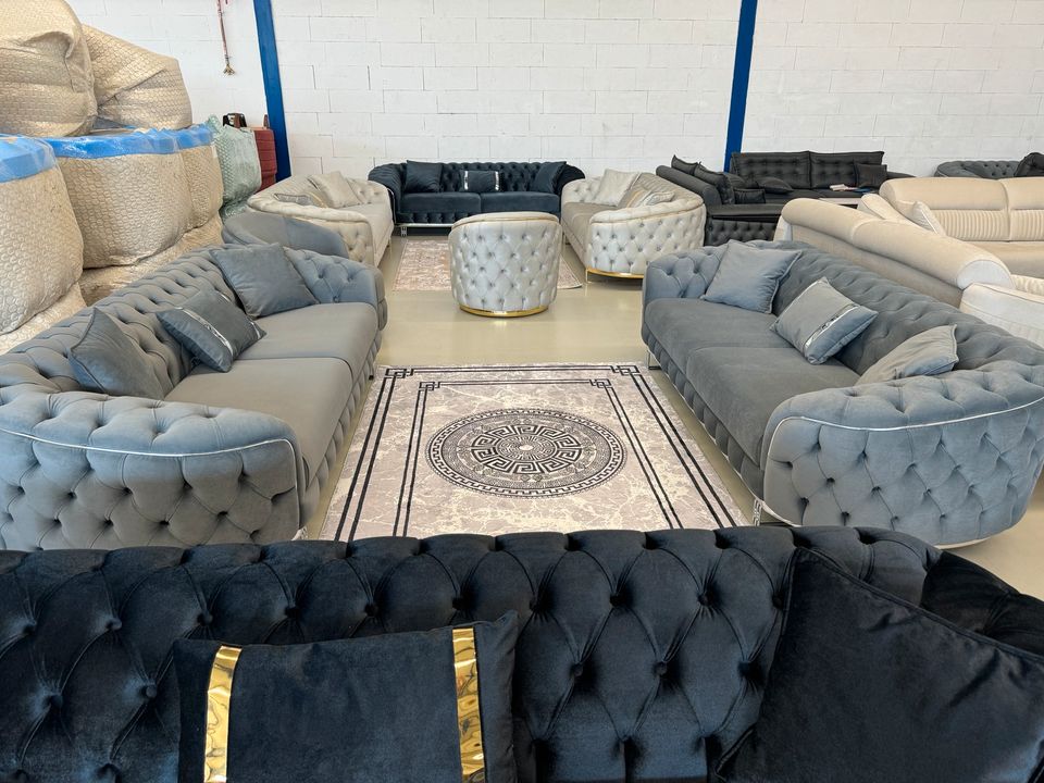 Sonderpreise auf Lagerware und Couch - Sets ***BITTE MEINE ANDEREN ANZEIGEN ANSCHAUEN*** (Ausstellungsstücke) und exklusive Rabatte. QMLager Chesterfield Chester Sofa Sessel Bett Funktion in Ursensollen