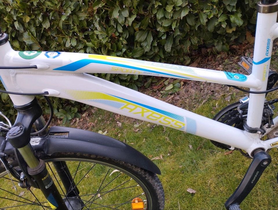 Fahrrad Axess 24 Zoll Sporty weiß grün blau, 21 Gang in Finsing