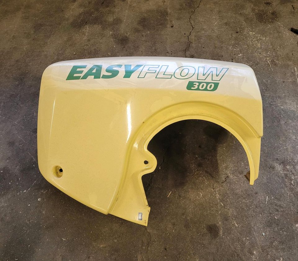 Krone Easy flow 300 Pick up Verkleidung links mit Riss/defekt in Pastetten