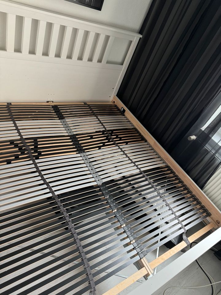 Ikea Hemnes Bett 180x200 mit Lattenroste in Langenhagen