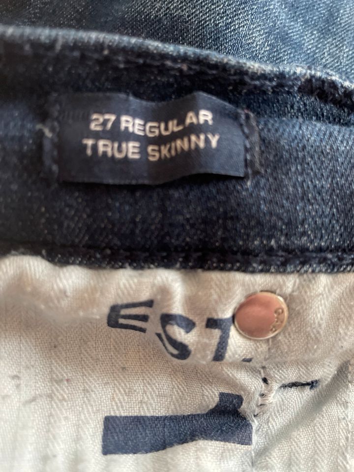Jeans GAP Größe 27 zu verschenken in Taunusstein