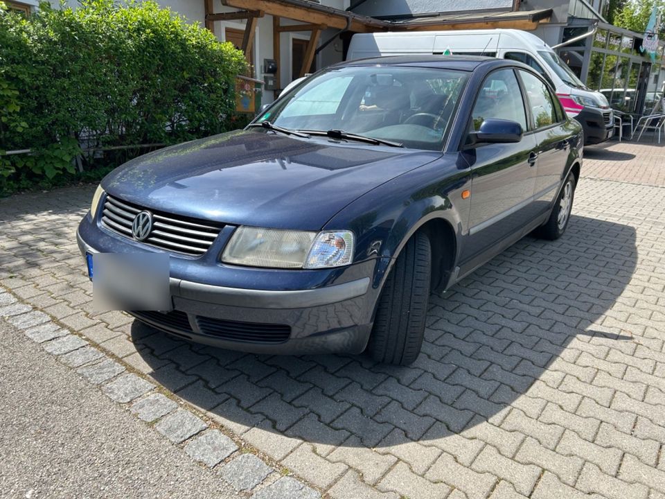 Volkswagen Passat 1.8 Comfortline / last chance in München