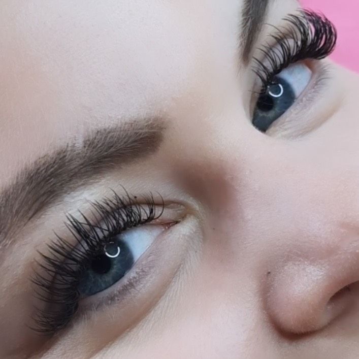 Wimpernverlängerung/Wimpernextensions 1:1, Volumen, Mega-Volumen in Berlin