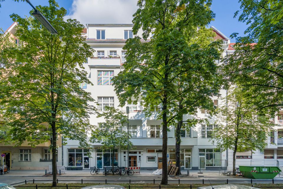 Attraktives Investment: Schöne 6-Zimmer-Altbauwohnung im Herzen von Schöneberg in Berlin