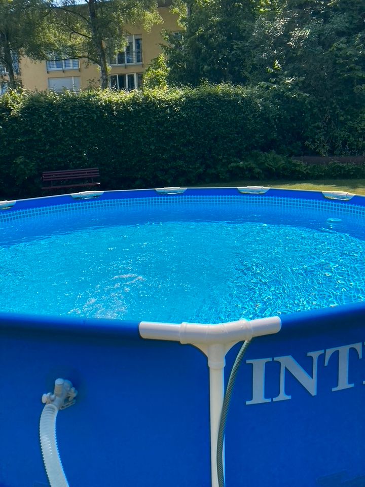 Intex Pool mit Sanfilterpumpe in Witten