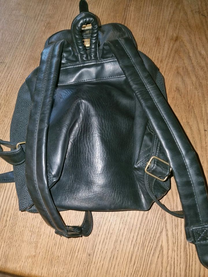 Rucksack, schwarz in Mühlau