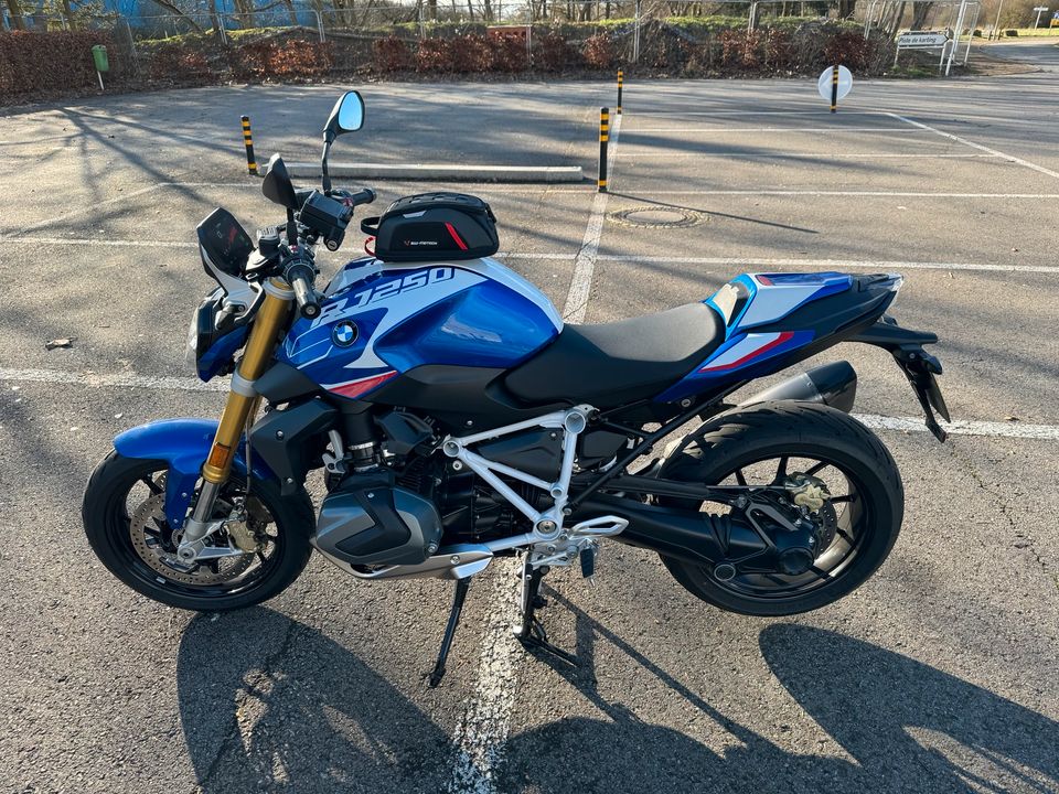 BMW R1250R in Perl