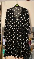 Schwarzes Kleid mit weißen Punkten, Größe L Bayern - Geretsried Vorschau