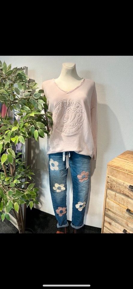 Jeans Jogpants in blau mit Blumen made in Italy neu in Essen