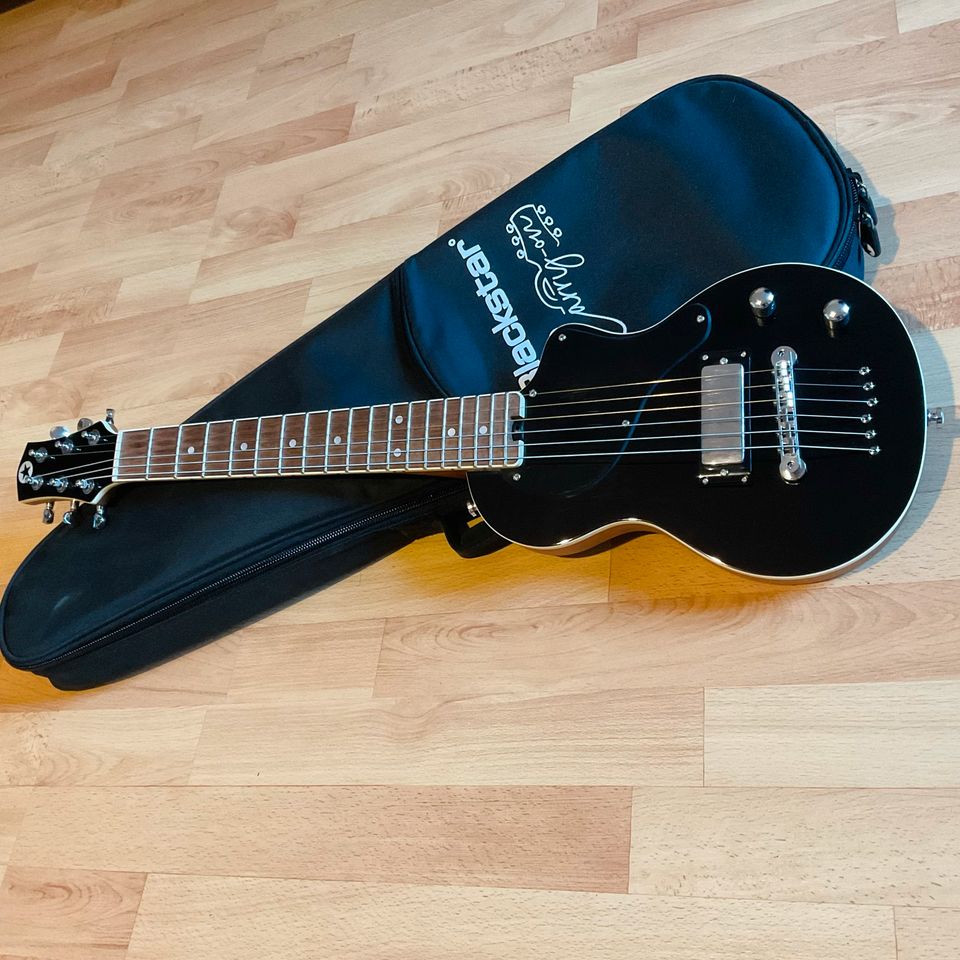 Carry-on Blackstar Mini Gitarre Reisegitarre schwarz mit Gigbag in Leipzig