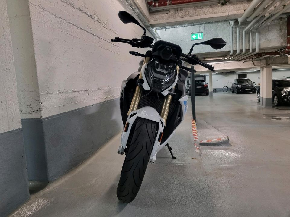 BMW S1000r M-Paket K63 in München