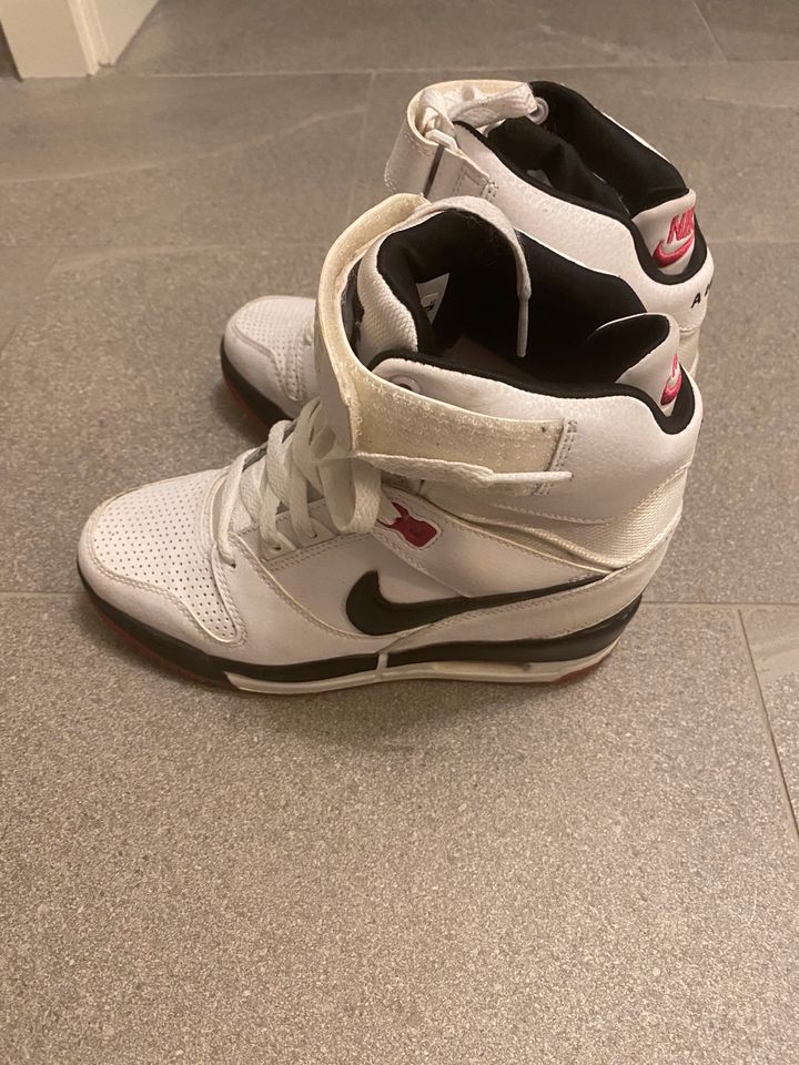 Nike Damensneaker Gr. 37,5 in Peißenberg