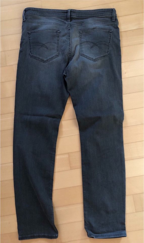 Damen Jeans  Gr. 42/30 grau in Oberriexingen