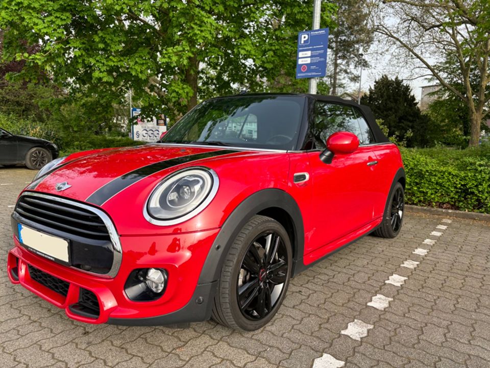 MINI Cooper Cabrio in chili red in Karlsruhe