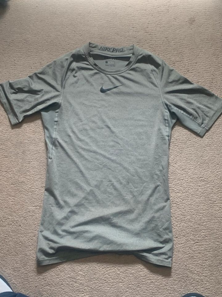 Nike Compression Shirt in Baumholder