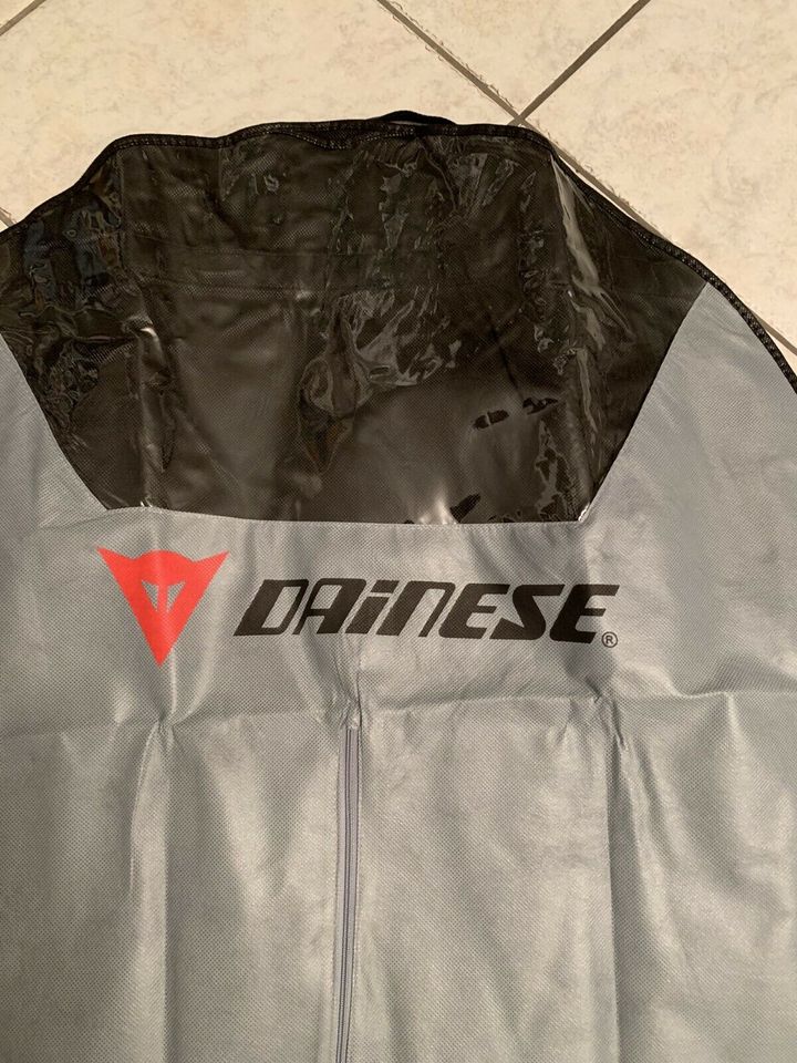 DAINESE Kleidersack Schutzhülle Suit Cover Motorrad Kombi Racing in Düsseldorf