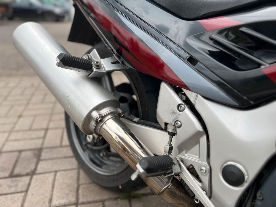 Suzuki RF 900R in Sottrum