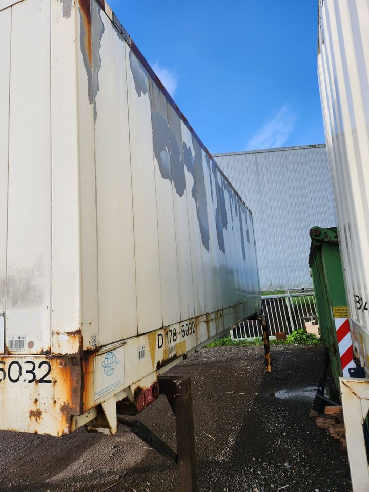 Wechselbrücke 7,45m Rolltor Lager Container Krone in Deißlingen