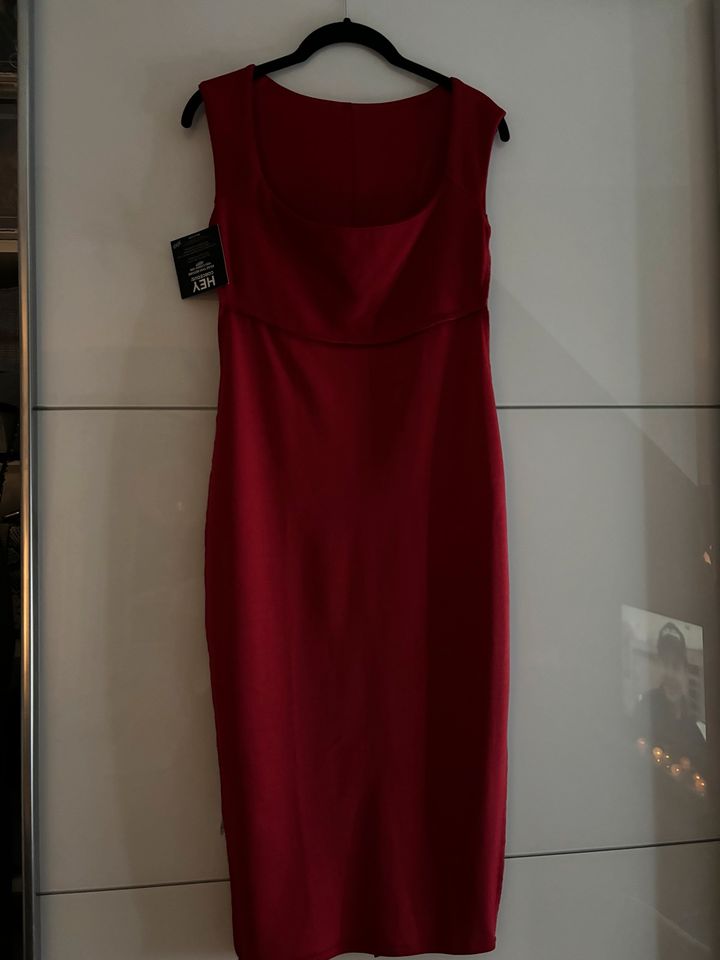 Rotes Kleid in Berlin