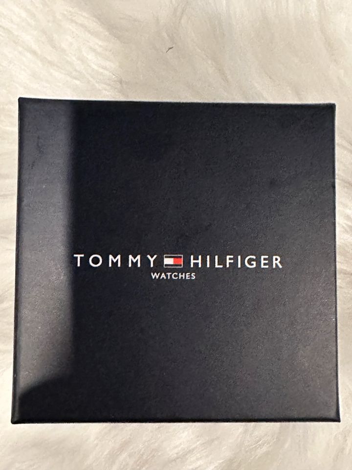 Tommy Hilfiger Herrenuhr Metallarmband / Gehäuse in Gold in Hagen