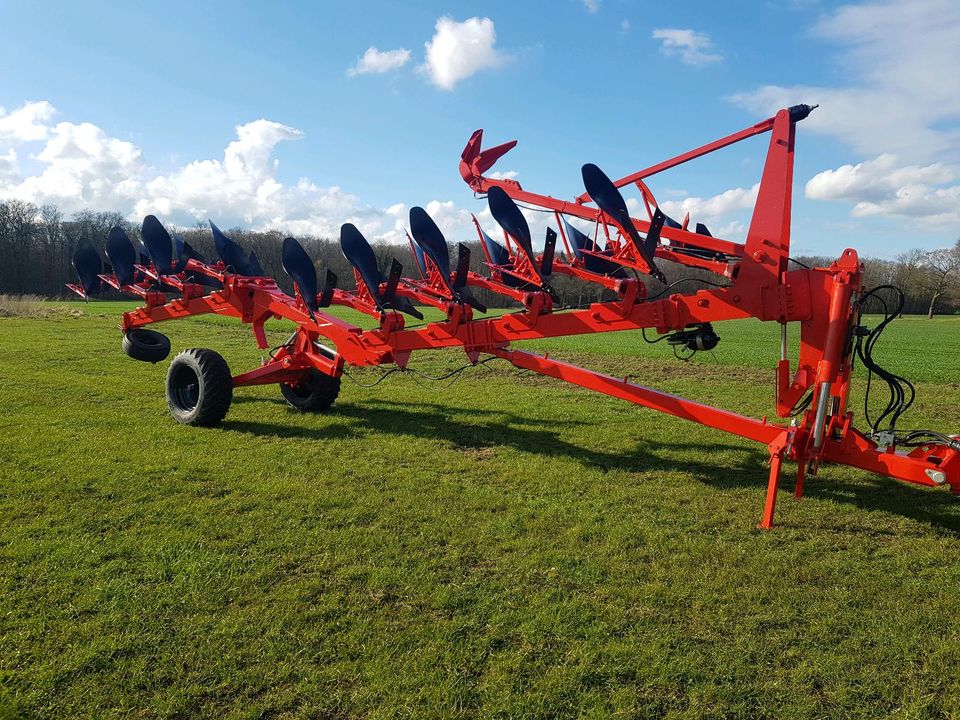 Drehpflug Kuhn Challenger 8 Schar in Semlow