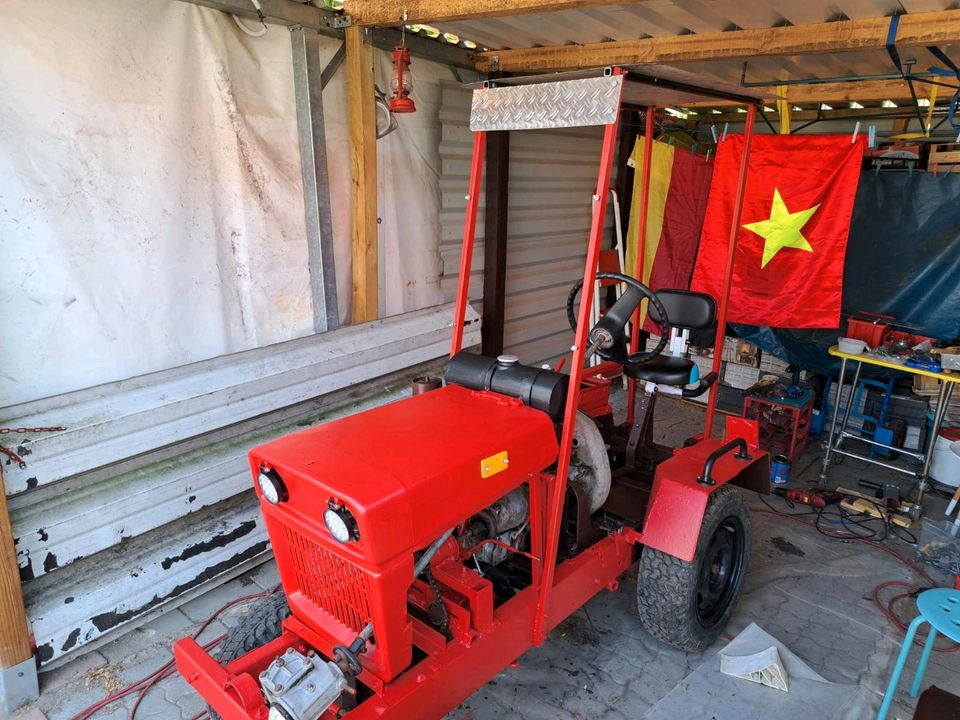 Traktor .  Schmalspur  90 cm breit , Oldtimer in Sandersdorf