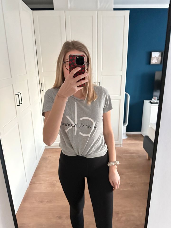 Calvin Klein T-Shirt grau S in Rodgau