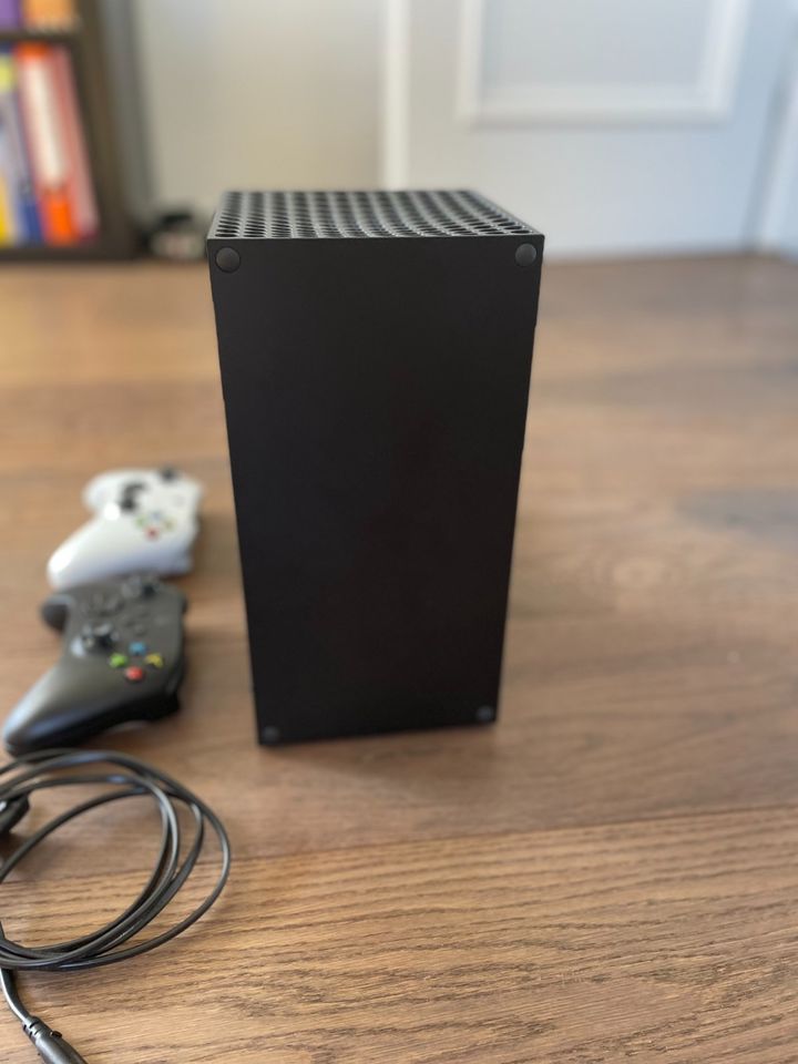 XBox Series X mit Zubehör in OVP in Taufkirchen Vils