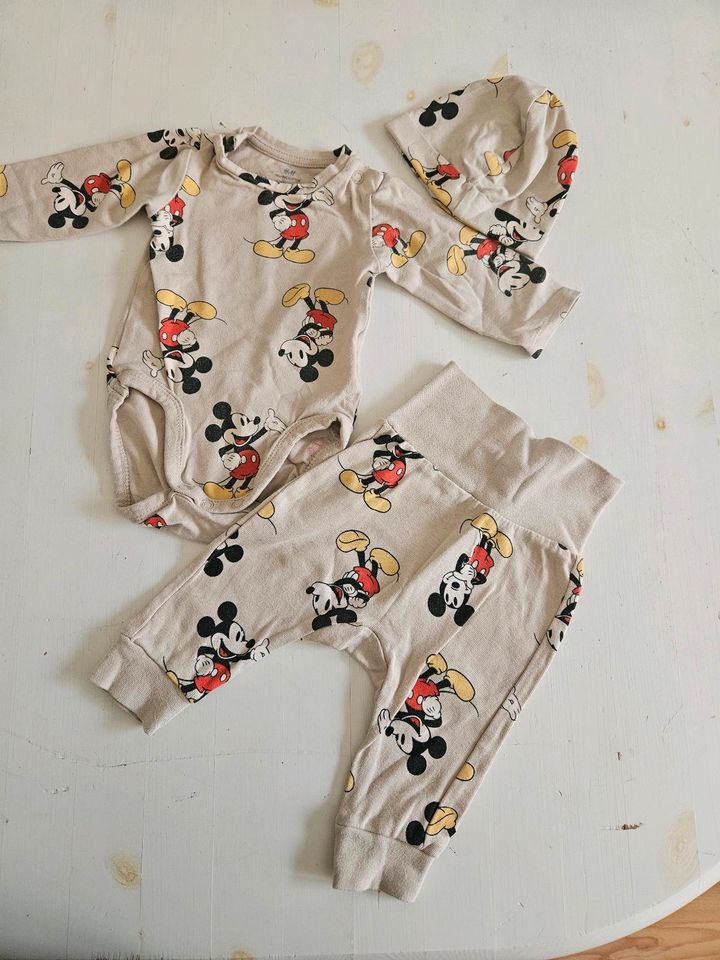 Super süßes baby bekleidungspaket gr 50 56  34teilig in Reichshof