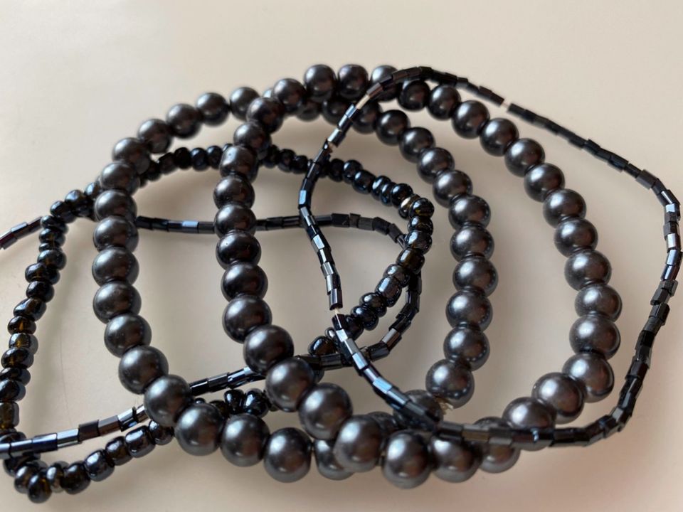 5 Stück Armbänder anthrazit Perlen Gummiband ähnlich Konplott in  Rheinland-Pfalz - Trier | eBay Kleinanzeigen ist jetzt Kleinanzeigen