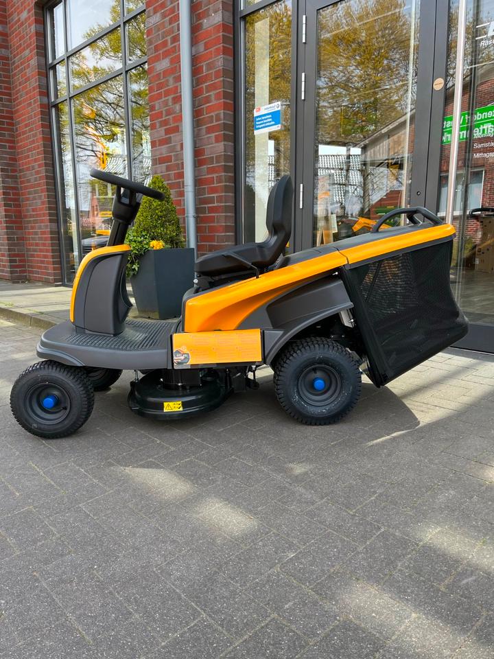 Akku Aufsitzmäher - Rasentraktor Stiga Swift 372 E mit 4 Akkus in Wardenburg