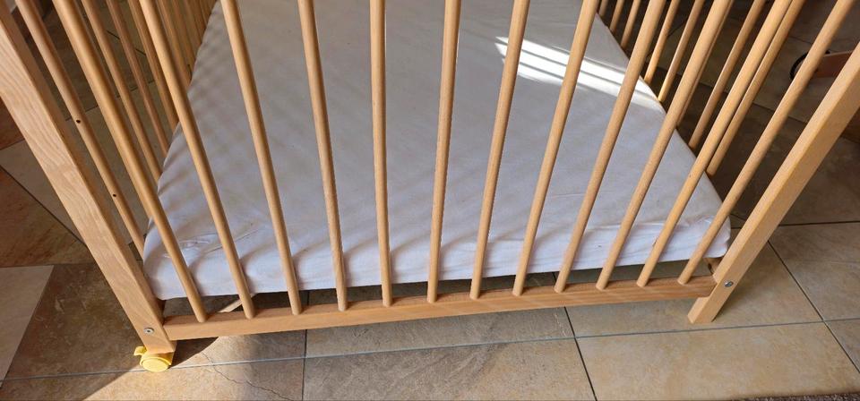 Laufstall Geuther 1m x 1m mit Matratze, Spannbettlaken, Einlage in Gangkofen