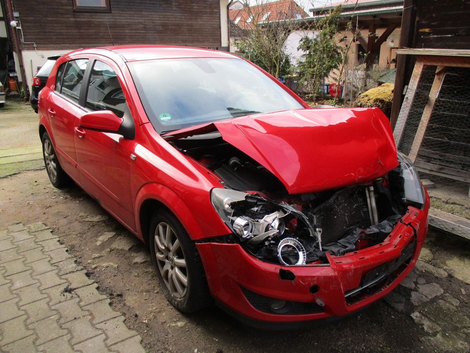 Opel Astra 1.6  - Unfallwagen - in Carlsberg