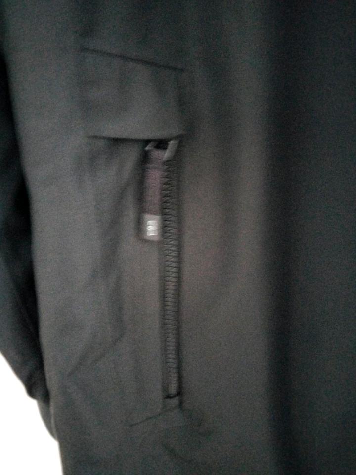 Regenfeste Damenjacke CMP ungetragen Gr. 40 schwarz (innen beige) in Laufen