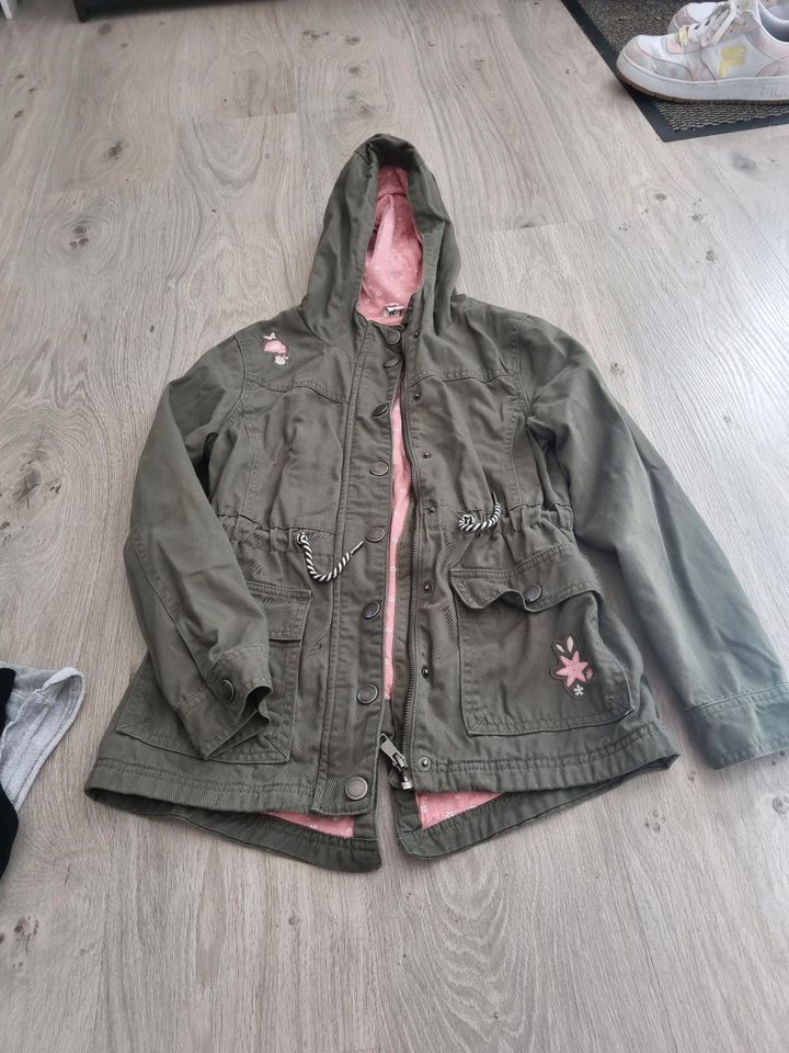 Parka Übergangsjacke Gr. 152 Oliv in Tespe