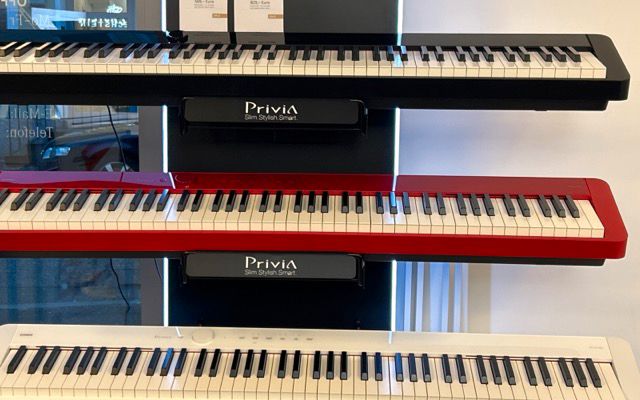 Digitalpiano CASIO Mod. PX-S1100 leicht gebraucht, in weiß, schwarz oder rot auf Lager | portables Digitalpiano E-Piano kaufen in Kempten in Kempten