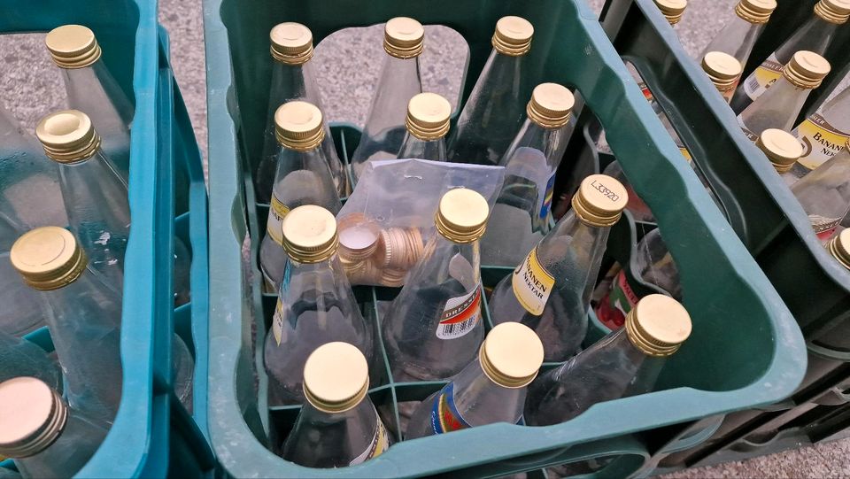 36 x 700ml Flaschen mit Kästen, gebraucht in Obergurig