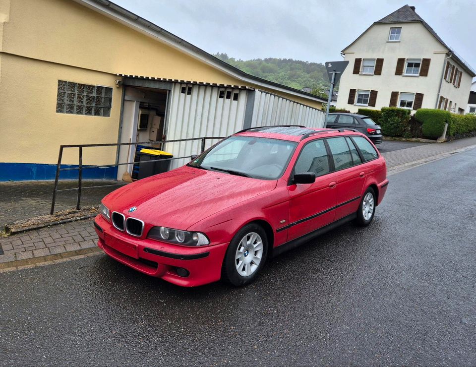Bmw E39 525d LCi Touring *M Sportpaket II *Imola Rot *1.Hand * in Herborn