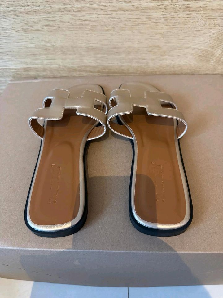 NEU***Sandalen gold, silber & schwarz Gr. 39 in Hamburg